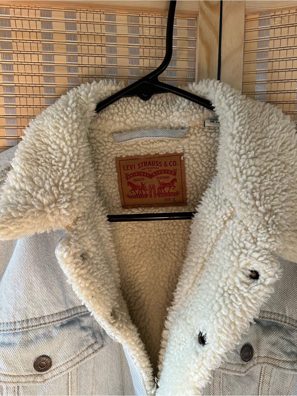 Levi’s Sherpa Ex-Boyfriend Trucker Jacket - Picture 3 of 7